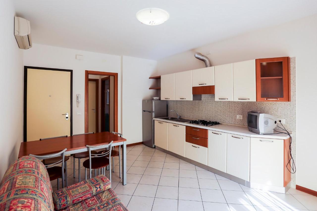 Ca' Mira Apartments Каорле Экстерьер фото