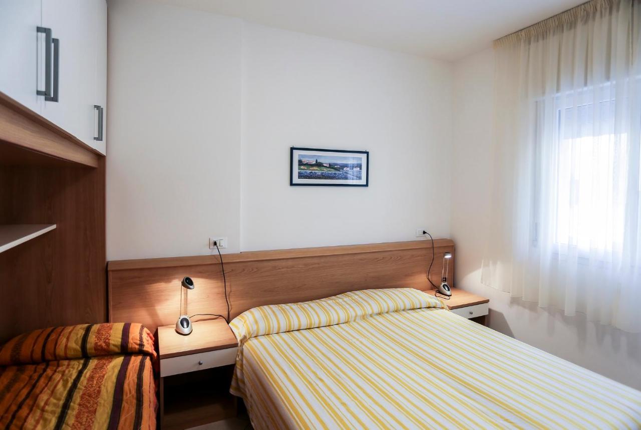 Ca' Mira Apartments Каорле Экстерьер фото
