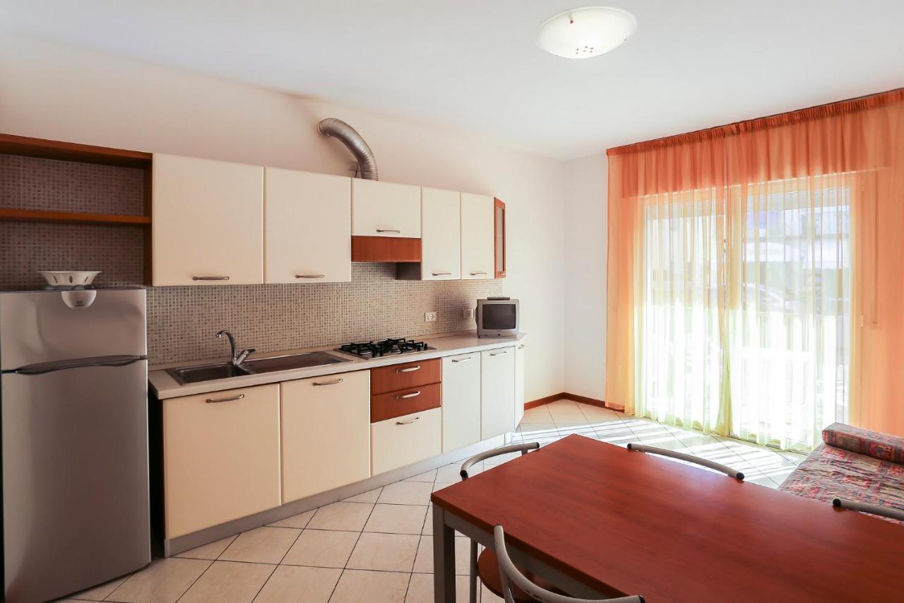 Ca' Mira Apartments Каорле Экстерьер фото