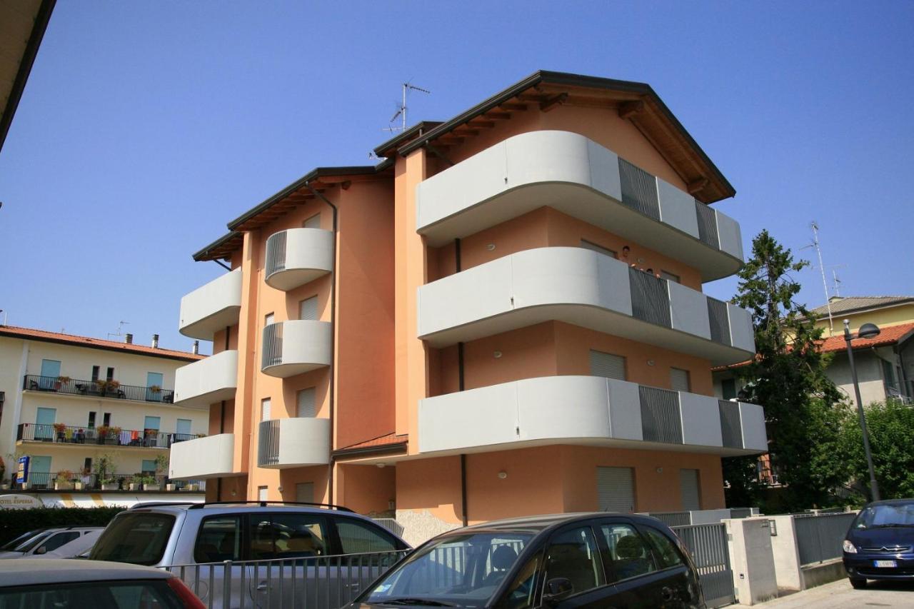 Ca' Mira Apartments Каорле Экстерьер фото