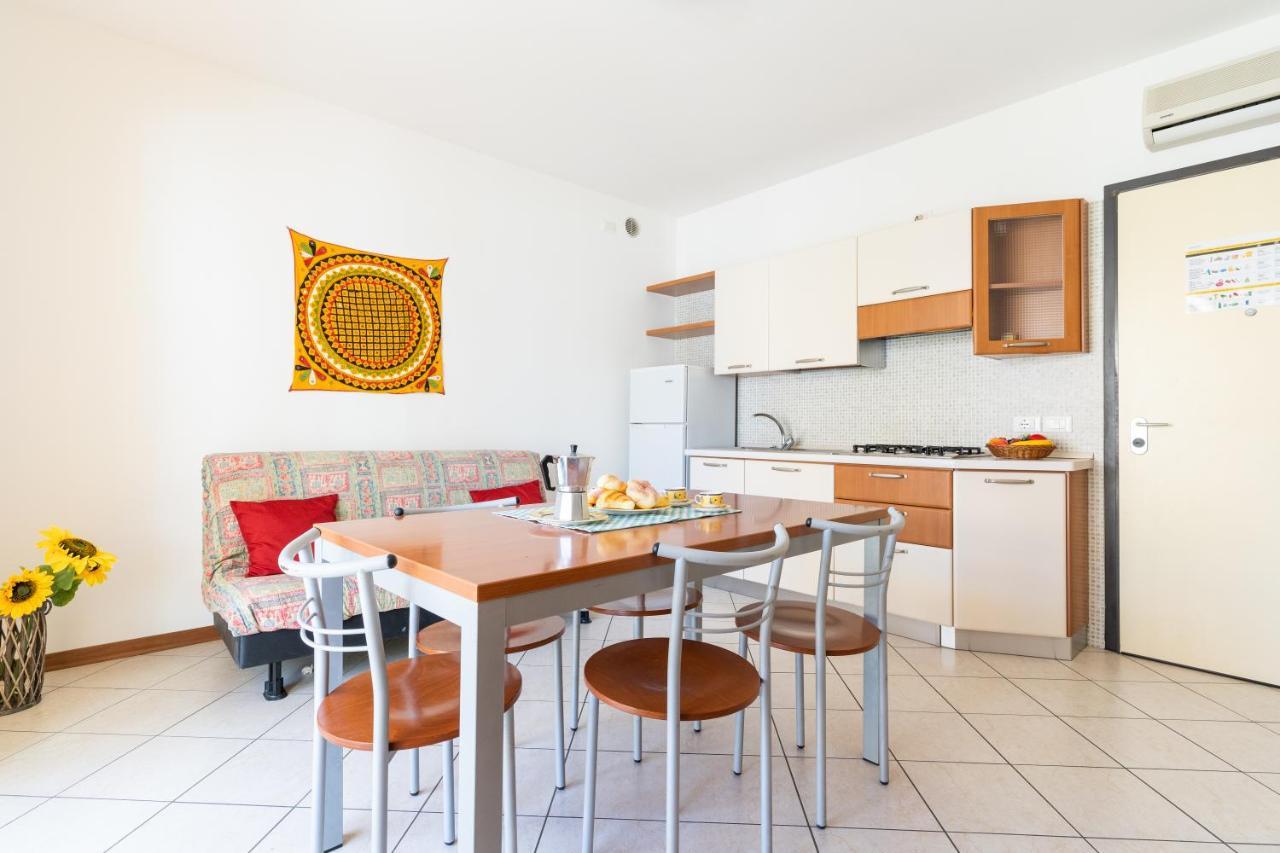 Ca' Mira Apartments Каорле Экстерьер фото