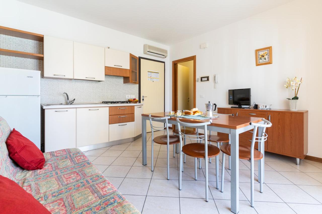Ca' Mira Apartments Каорле Экстерьер фото