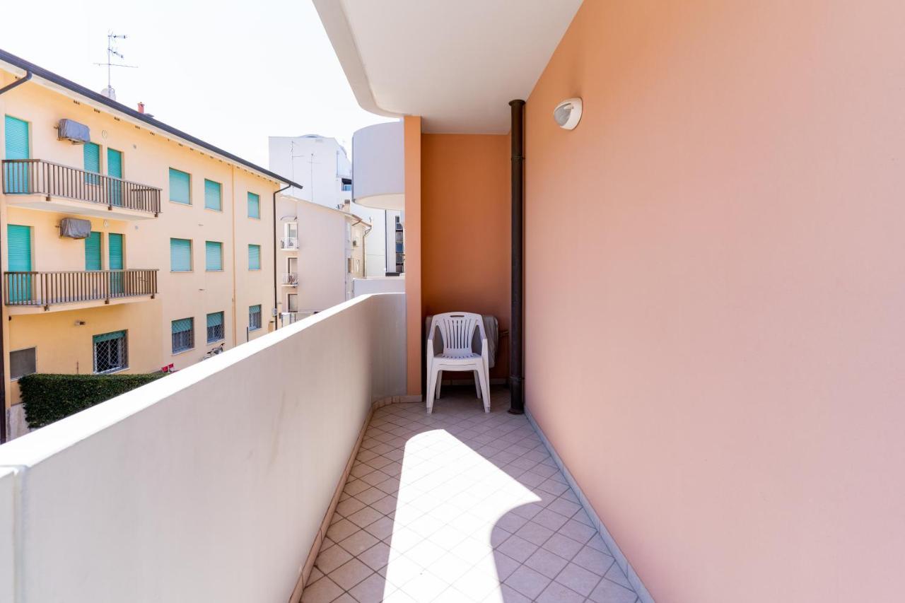 Ca' Mira Apartments Каорле Экстерьер фото