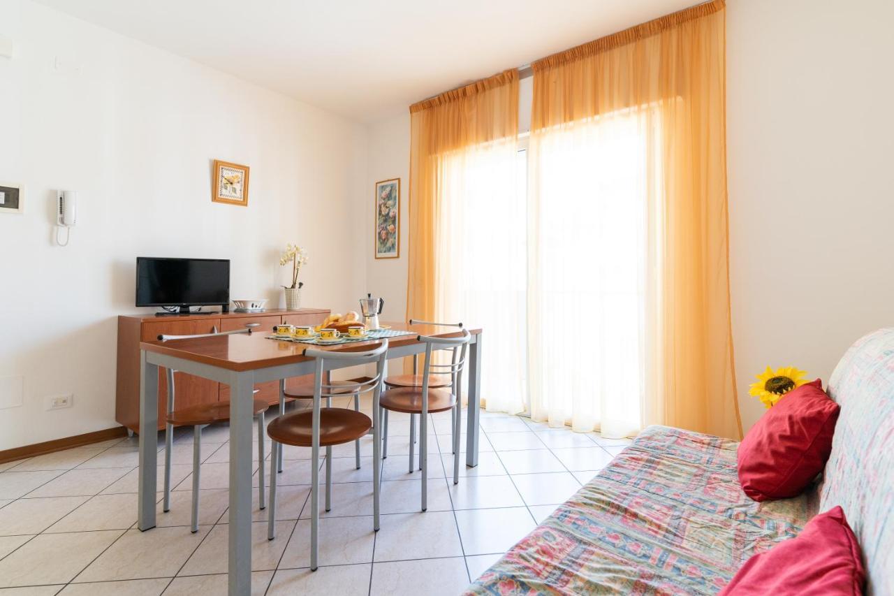 Ca' Mira Apartments Каорле Экстерьер фото